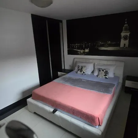 Tvrdjava 아파트 페트로바라딘