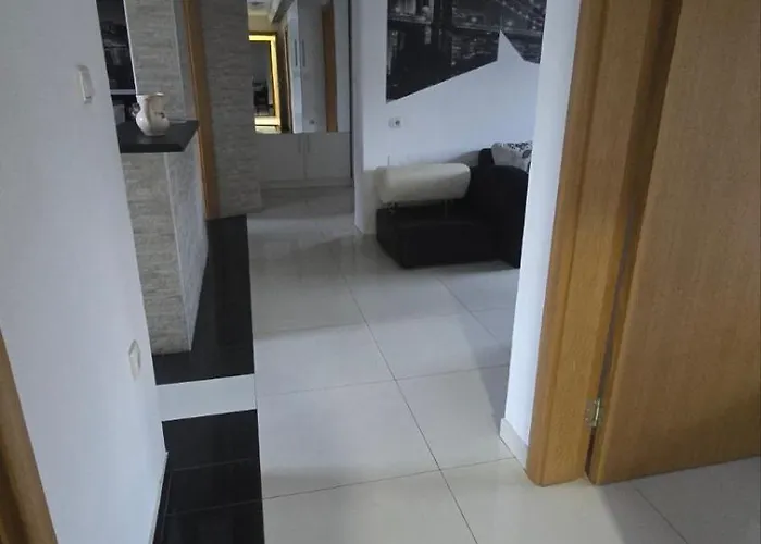 Tvrdjava 아파트 *