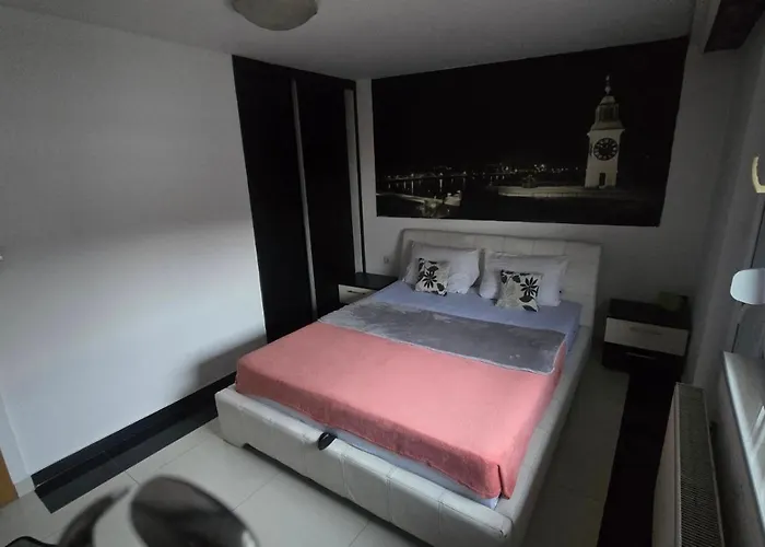 Tvrdjava 아파트 페트로바라딘